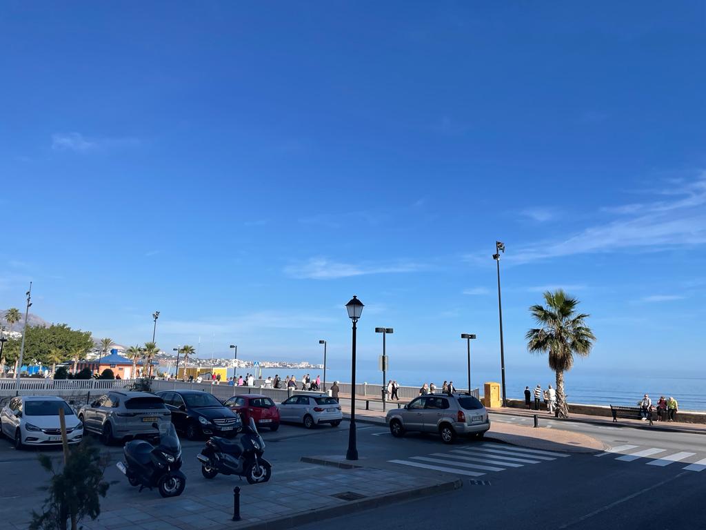 Se alquila desde  1/3/26- 30/06/26 y desde 01/09/2026 hasta 30/06/2027bonito apartamento en 1ª línea de playa de Fuengirola