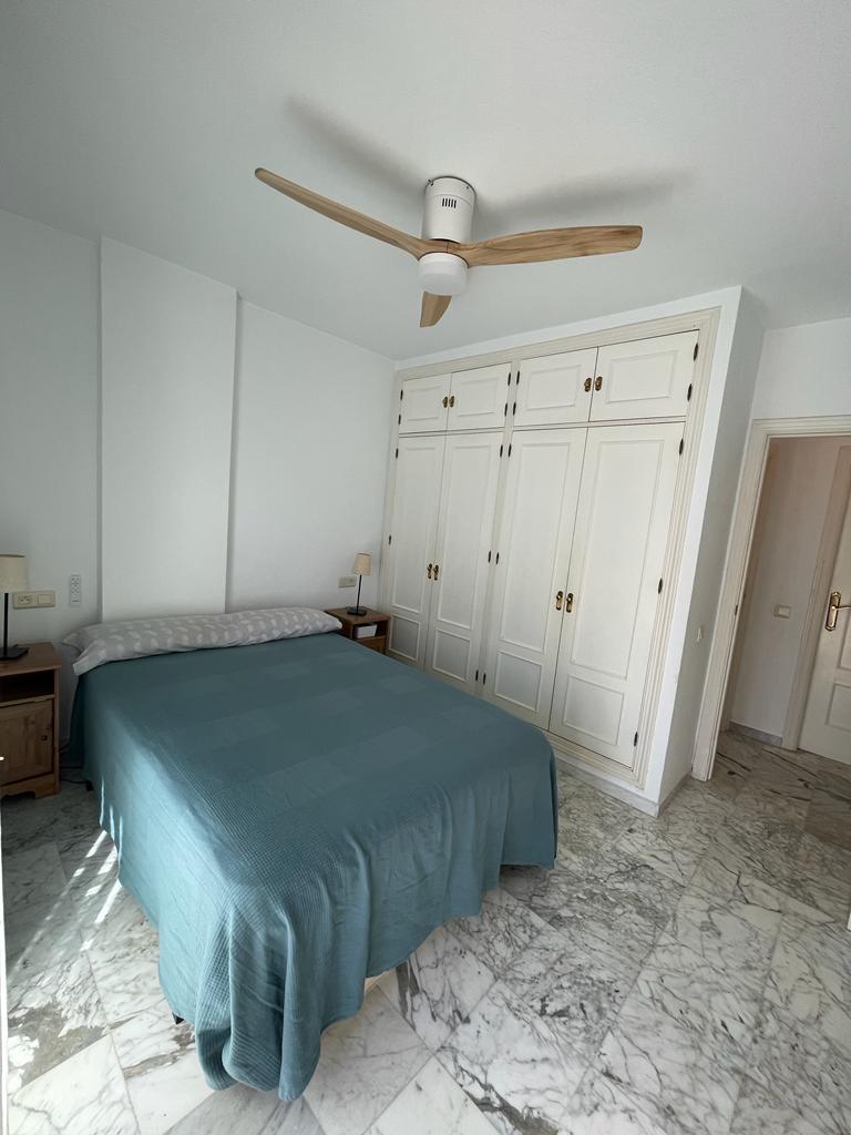 Se alquila desde  1/3/26- 30/06/26 y desde 01/09/2026 hasta 30/06/2027bonito apartamento en 1ª línea de playa de Fuengirola