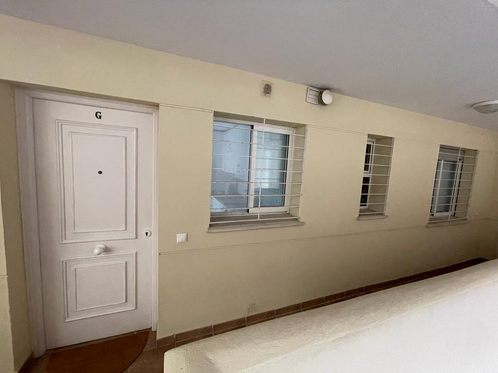 Se alquila desde  1/3/26- 30/06/26 y desde 01/09/2026 hasta 30/06/2027bonito apartamento en 1ª línea de playa de Fuengirola