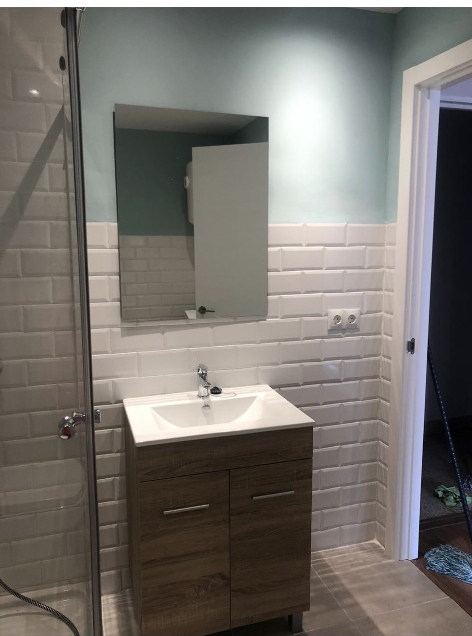 se alquila bonito estudio desde 10/09/2026 hasta 31.5.27 en el centro de  Torremolinos