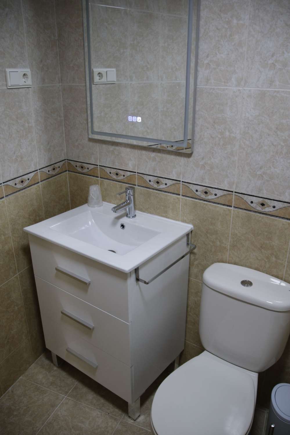 SE  ALQUILA DESDE 09/03/26 -30/06/26 Y DESDE 01/09/2026-30/06/2027  BONITO APARTAMENTO EN EL CENTRO DE FUENGIROLA