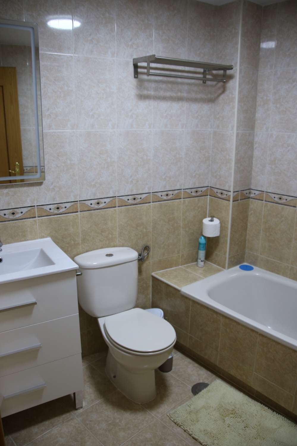 SE  ALQUILA DESDE 09/03/26 -30/06/26 Y DESDE 01/09/2026-30/06/2027  BONITO APARTAMENTO EN EL CENTRO DE FUENGIROLA