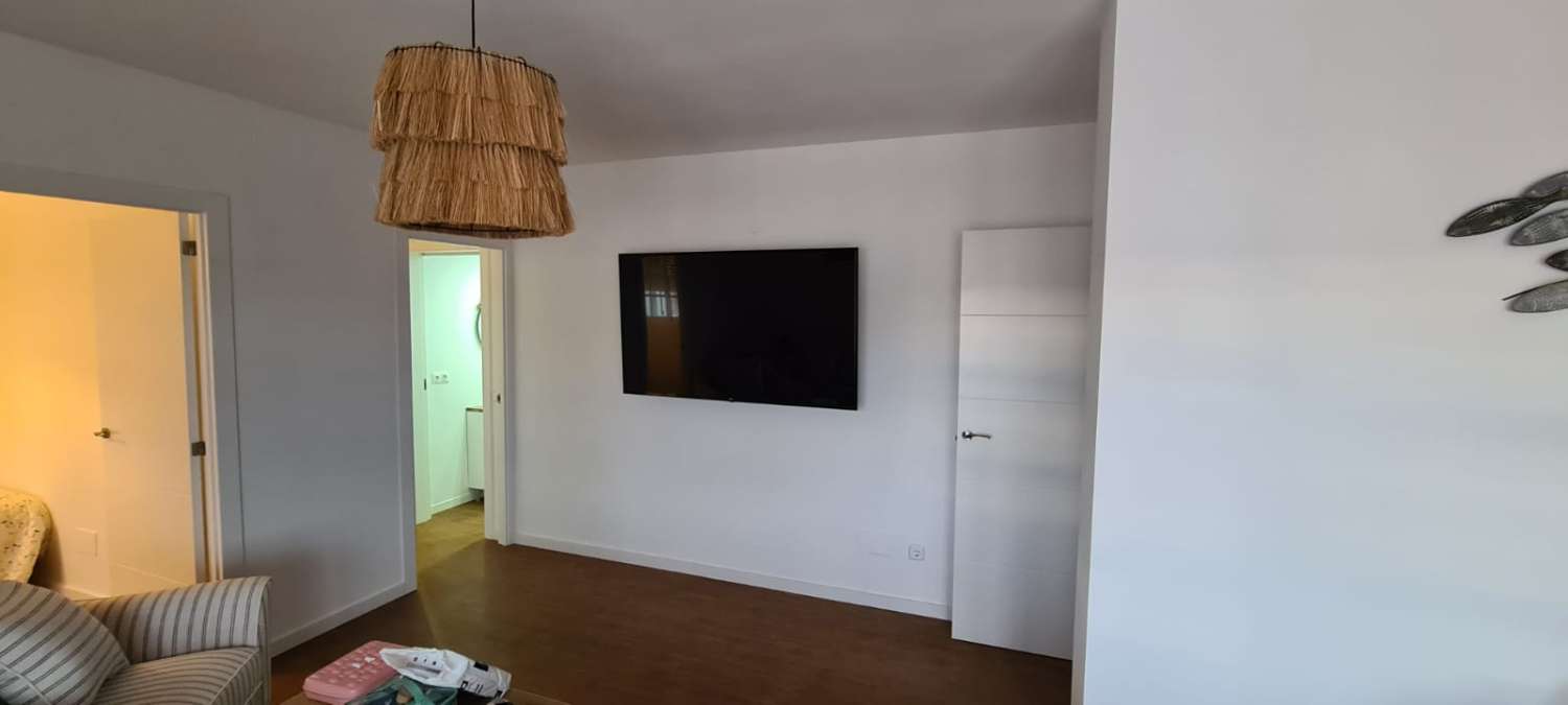 SE ALQUILA DESDE AHORA HASTA 30.6.26 y DE 1.9.26-30.6.27  MAGNIFICO APARTAMENTO EN 1ª LINEA DE PLAYA  (LOS BOLICHES ) FUENGIROLA.