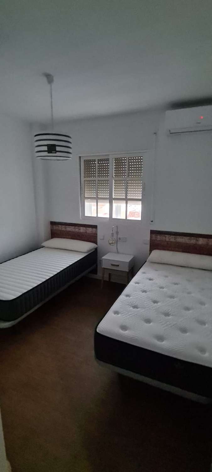 SE ALQUILA DESDE AHORA HASTA 30.6.26 y DE 1.9.26-30.6.27  MAGNIFICO APARTAMENTO EN 1ª LINEA DE PLAYA  (LOS BOLICHES ) FUENGIROLA.