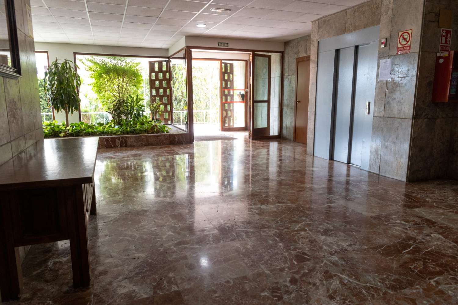 MEDIA TEMPORADA . SE ALQUILA 15.9.26-31.5.27 BONITO ESTUDIO EN CENTRO DE TORREMOLINOS