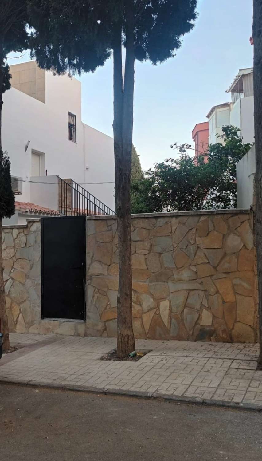 SE ALQUILA DESDE AHORA HASTA 30.6.26  Y desde 01/09/2026 hasta 30/06/2027 BONITO APARTAMENTO  EN LOS ALAMOS (TORREMOLINOS)