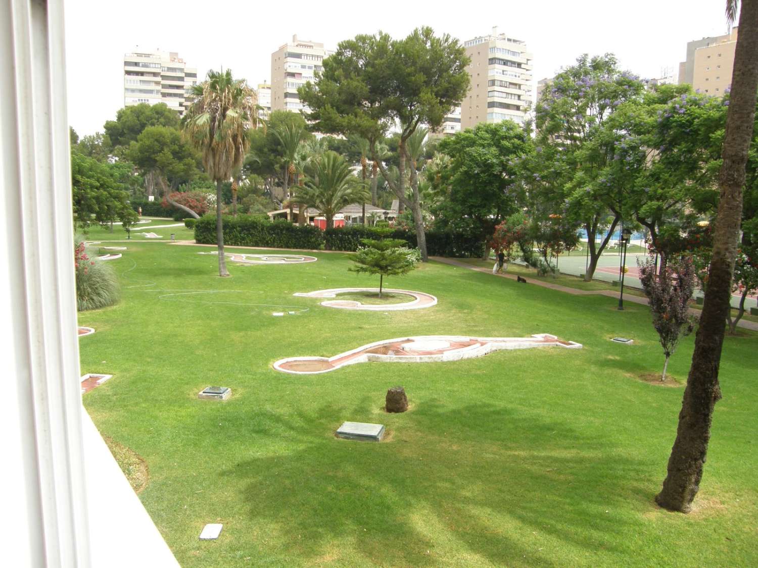 SE ALQUILA BONITO APARTAMENTO CON VISTAS  PARCIALES AL MAR  DESDE 01/09/2026 -30.6.27 EN  PLAYAMAR (TORREMOLINOS)