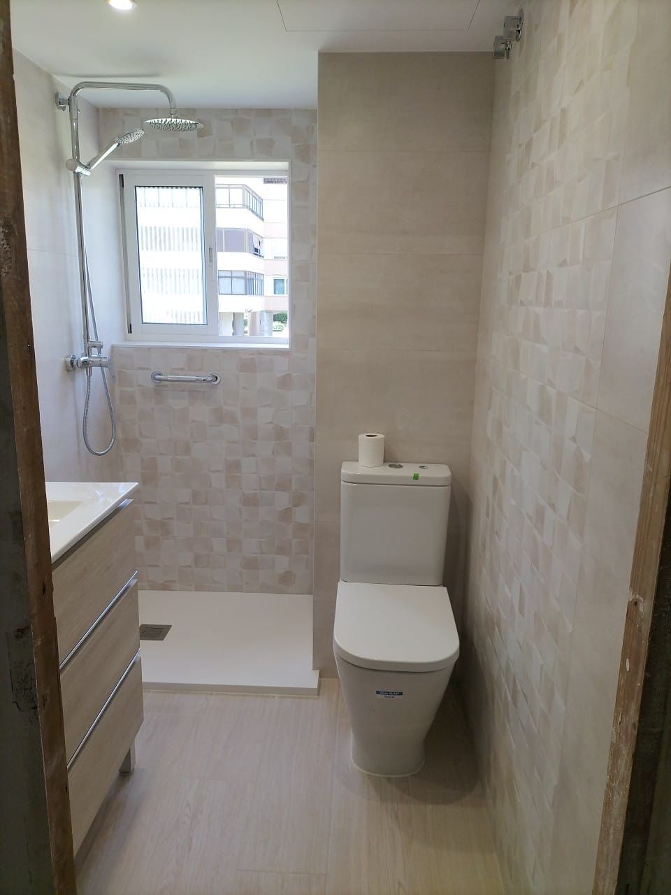 SE ALQUILA BONITO APARTAMENTO CON VISTAS  PARCIALES AL MAR  DESDE 01/09/2026 -30.6.27 EN  PLAYAMAR (TORREMOLINOS)