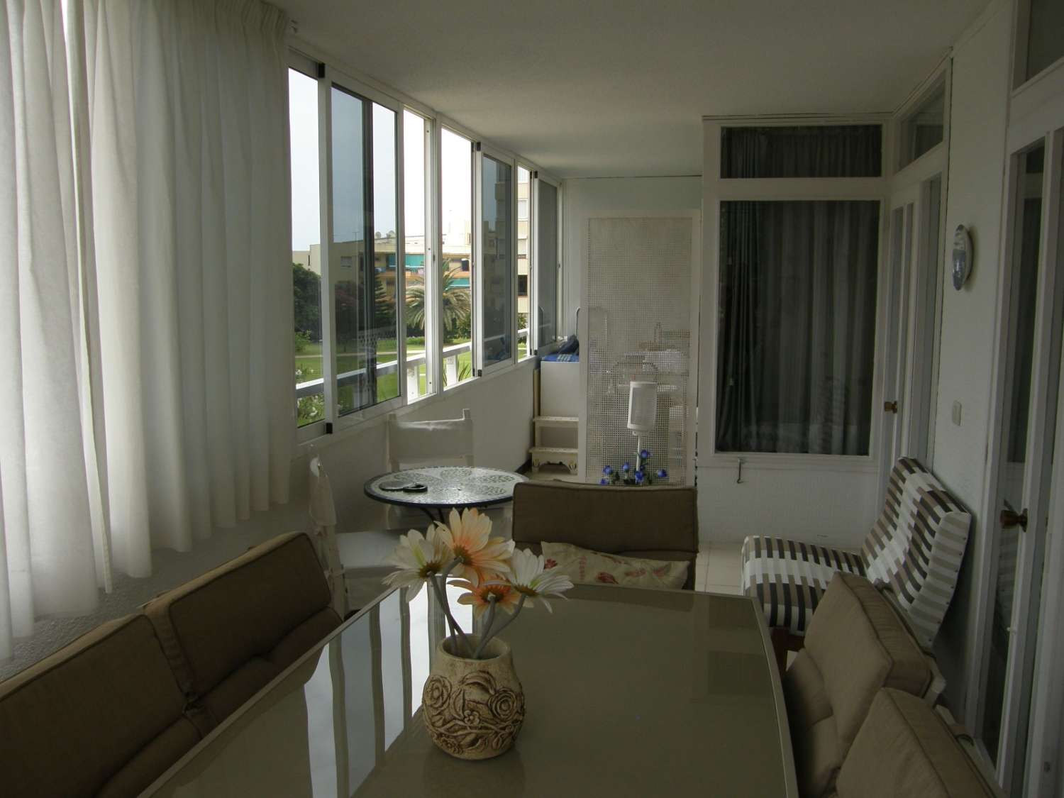 SE ALQUILA BONITO APARTAMENTO CON VISTAS  PARCIALES AL MAR  DESDE 01/09/2026 -30.6.27 EN  PLAYAMAR (TORREMOLINOS)