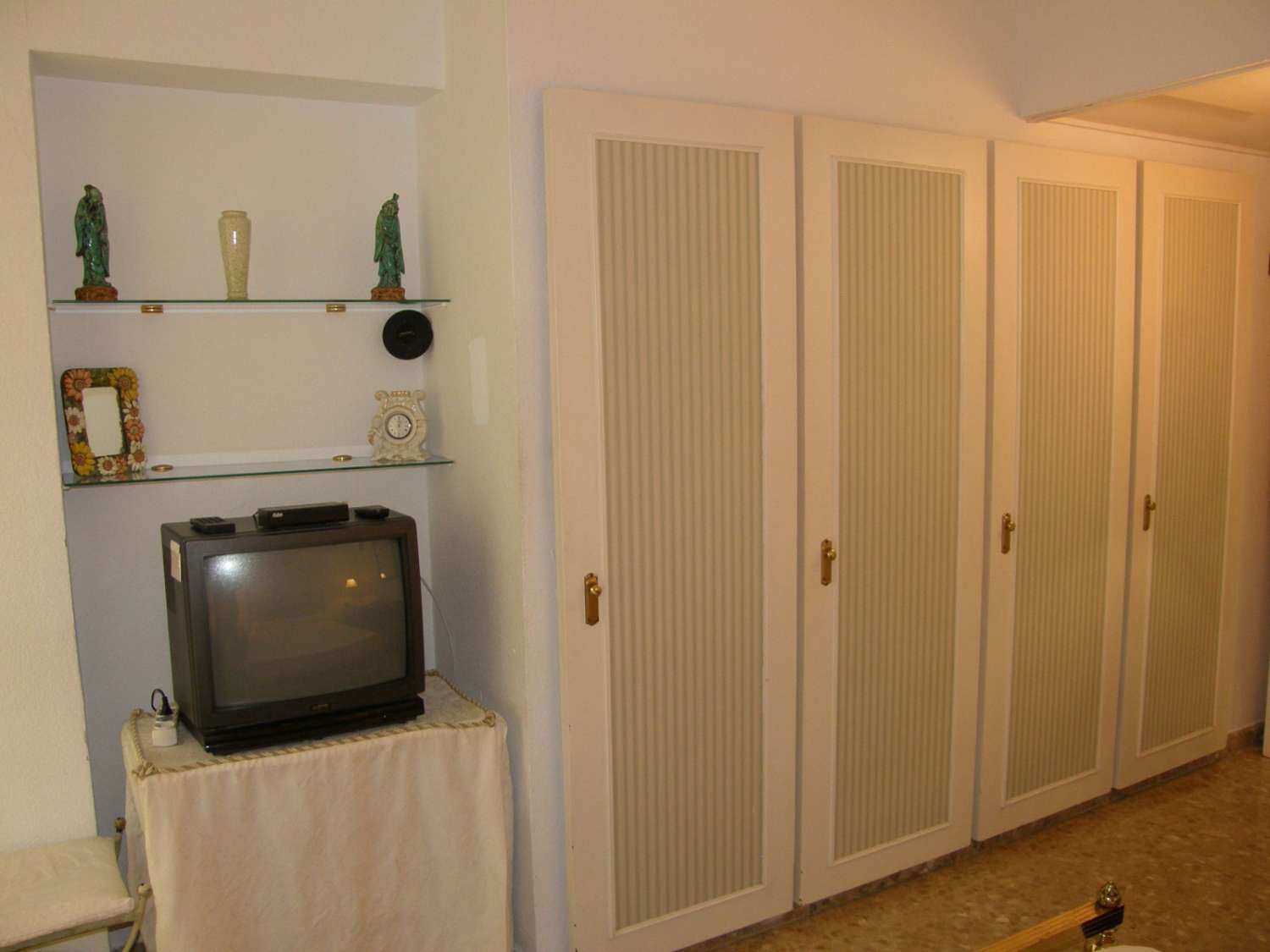 SE ALQUILA BONITO APARTAMENTO CON VISTAS  PARCIALES AL MAR  DESDE 01/09/2026 -30.6.27 EN  PLAYAMAR (TORREMOLINOS)