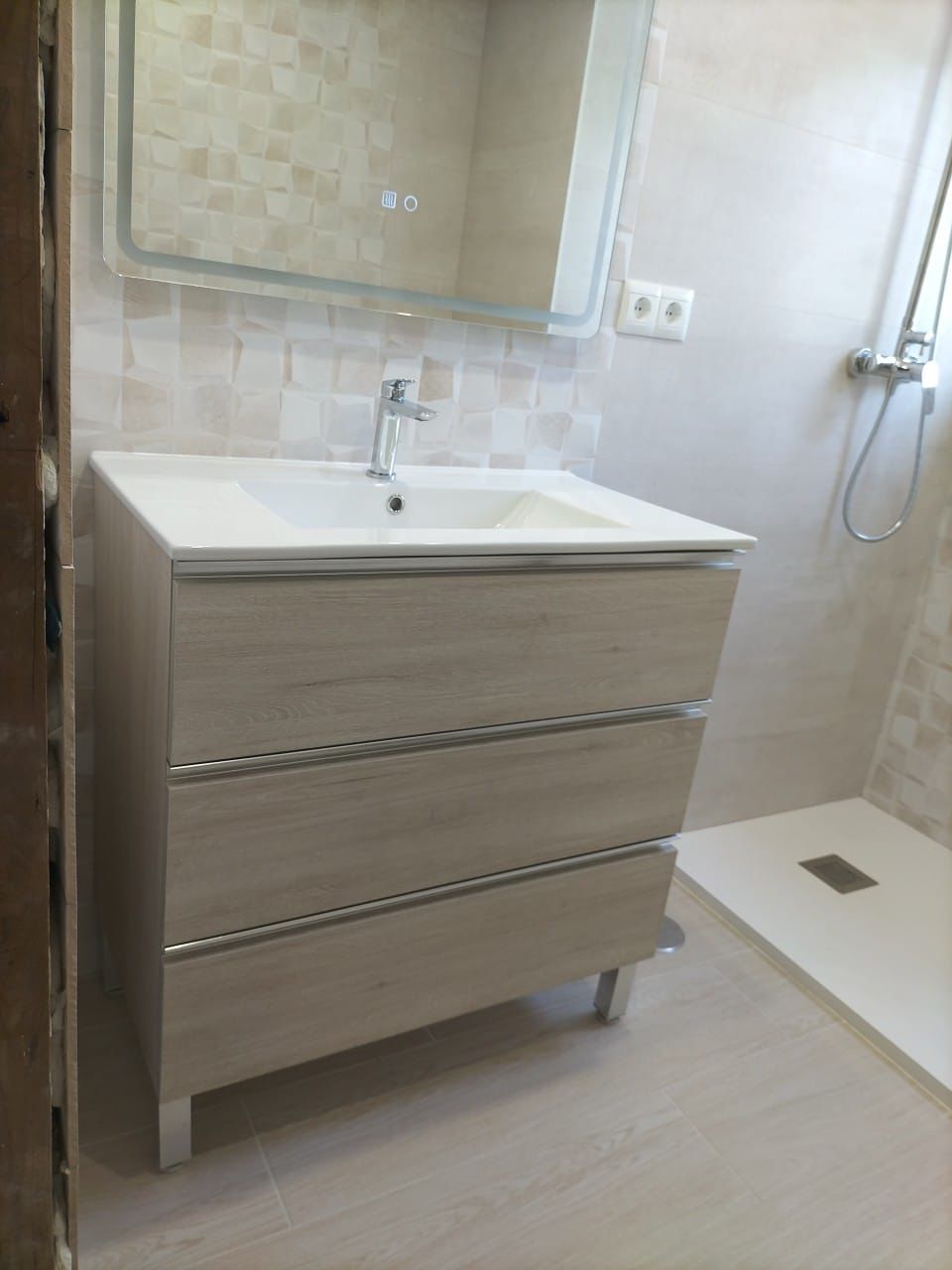 SE ALQUILA BONITO APARTAMENTO CON VISTAS  PARCIALES AL MAR  DESDE 01/09/2026 -30.6.27 EN  PLAYAMAR (TORREMOLINOS)