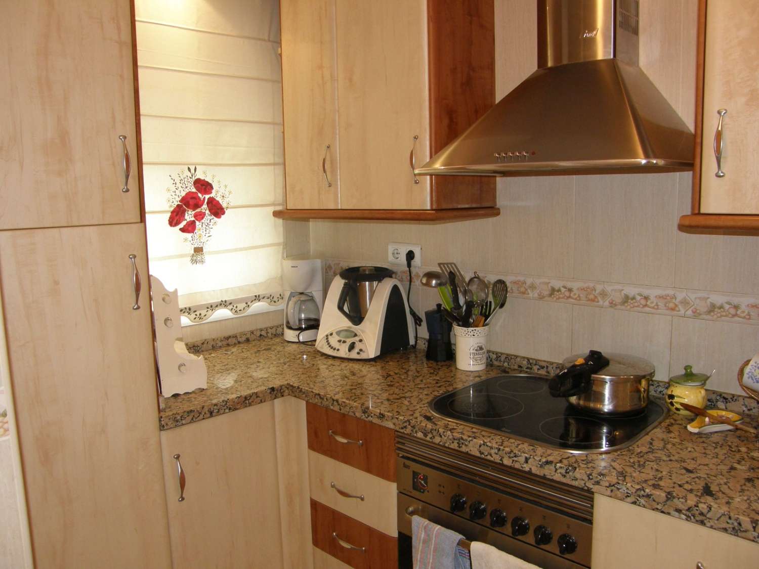 SE ALQUILA BONITO APARTAMENTO CON VISTAS  PARCIALES AL MAR  DESDE 01/09/2026 -30.6.27 EN  PLAYAMAR (TORREMOLINOS)