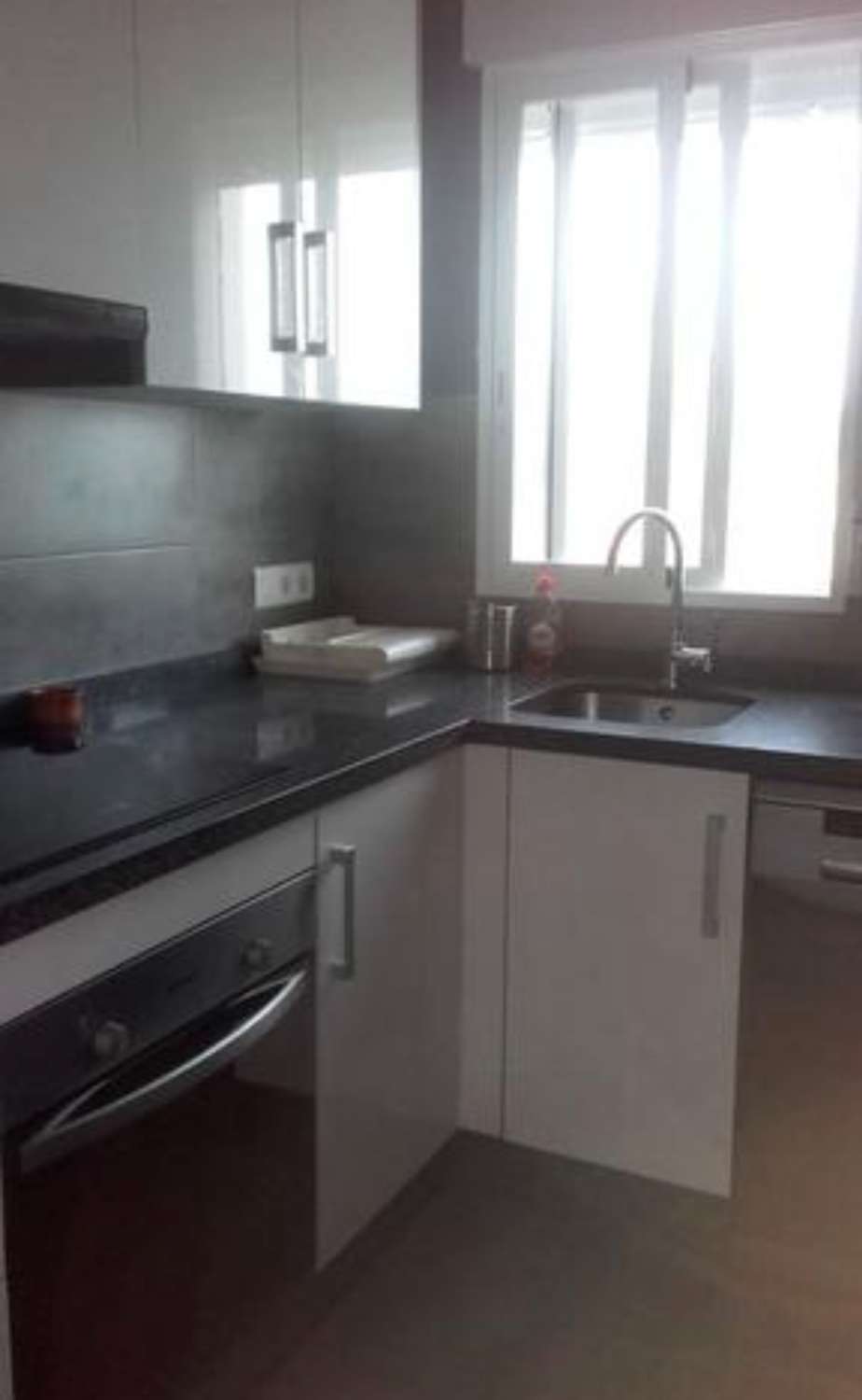 SE ALQUILA DE 02.09.2026-31.05.2027 BONITO APARTAMENTO EN  1ª LINEA DE PLAYA EL BAJONDILLO (TORREMOLINOS)