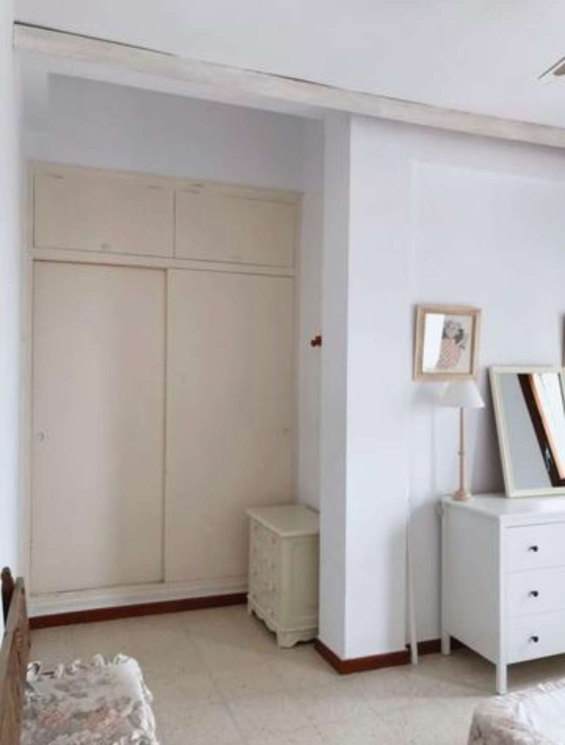 SE ALQUILA DE 02.09.2026-31.05.2027 BONITO APARTAMENTO EN  1ª LINEA DE PLAYA EL BAJONDILLO (TORREMOLINOS)