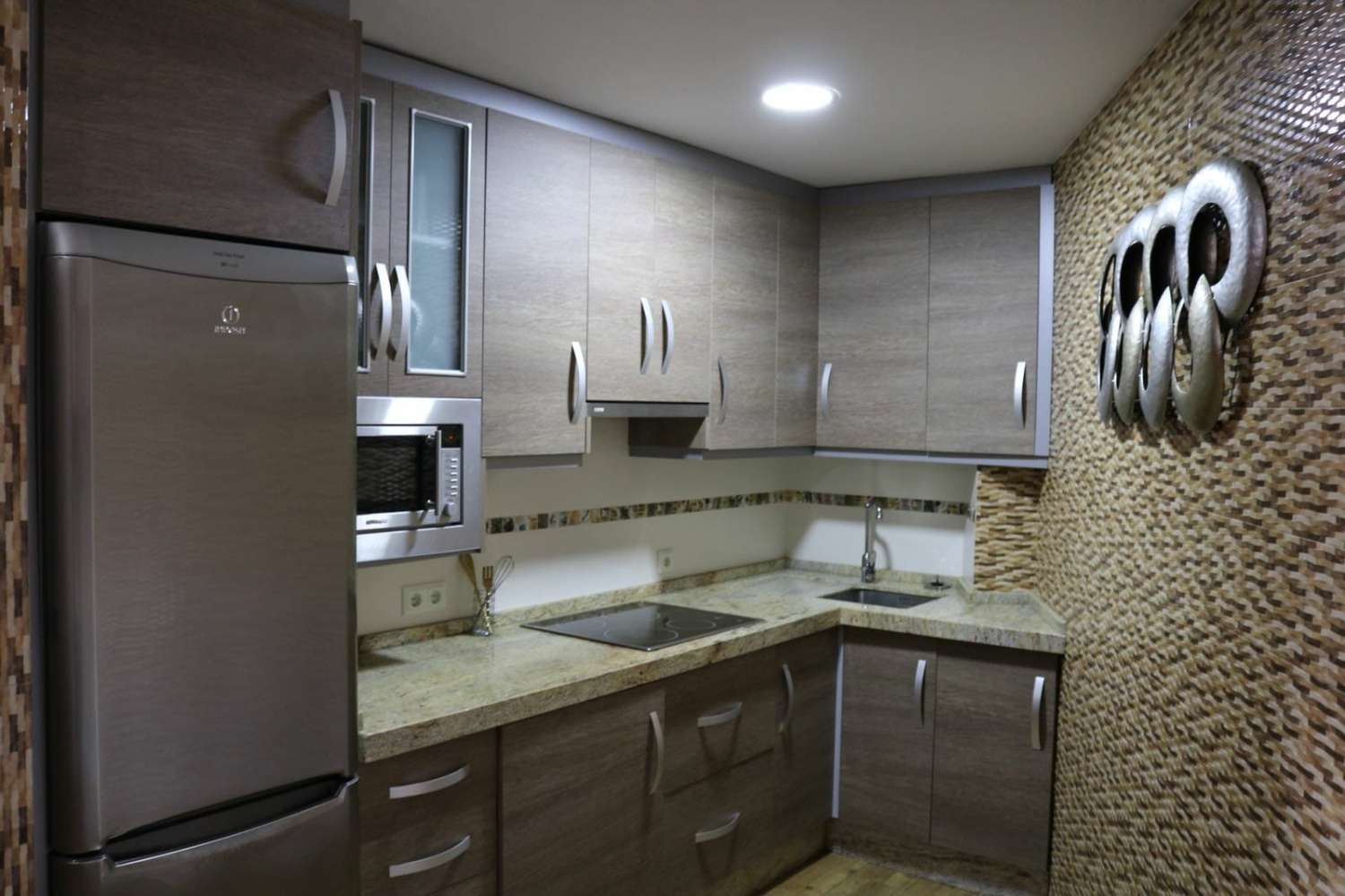 Se alquila desde 1.9.2025 - 30.6.2026   Y desde 01/09/2026 hasta 30/06/2027 bonito Apartamento en 2ª linea de playa en Benalmadena