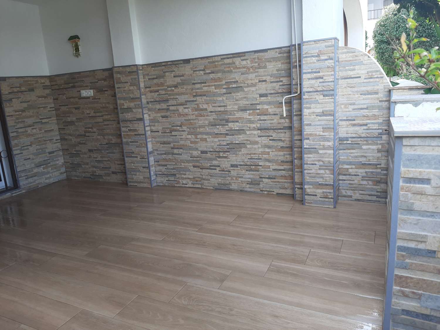 MEDIA TEMPORADA . SE ALQUILA BONITO APARTAMENTO EN PLANTA  BAJA   1.9.26 30.6,27 ENBENALMADENA