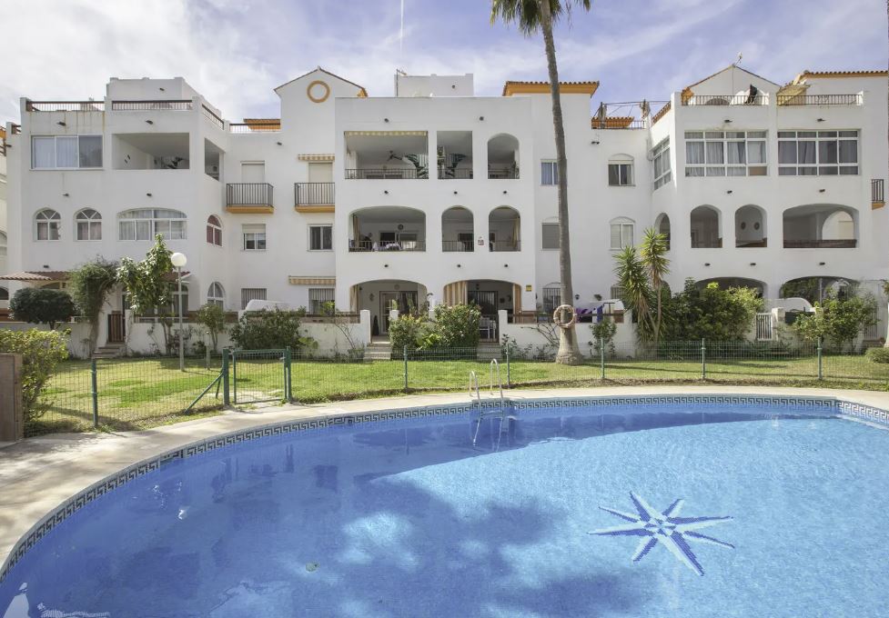 MEDIA TEMPORADA . SE ALQUILA BONITO APARTAMENTO EN PLANTA  BAJA   1.9.26 30.6,27 ENBENALMADENA