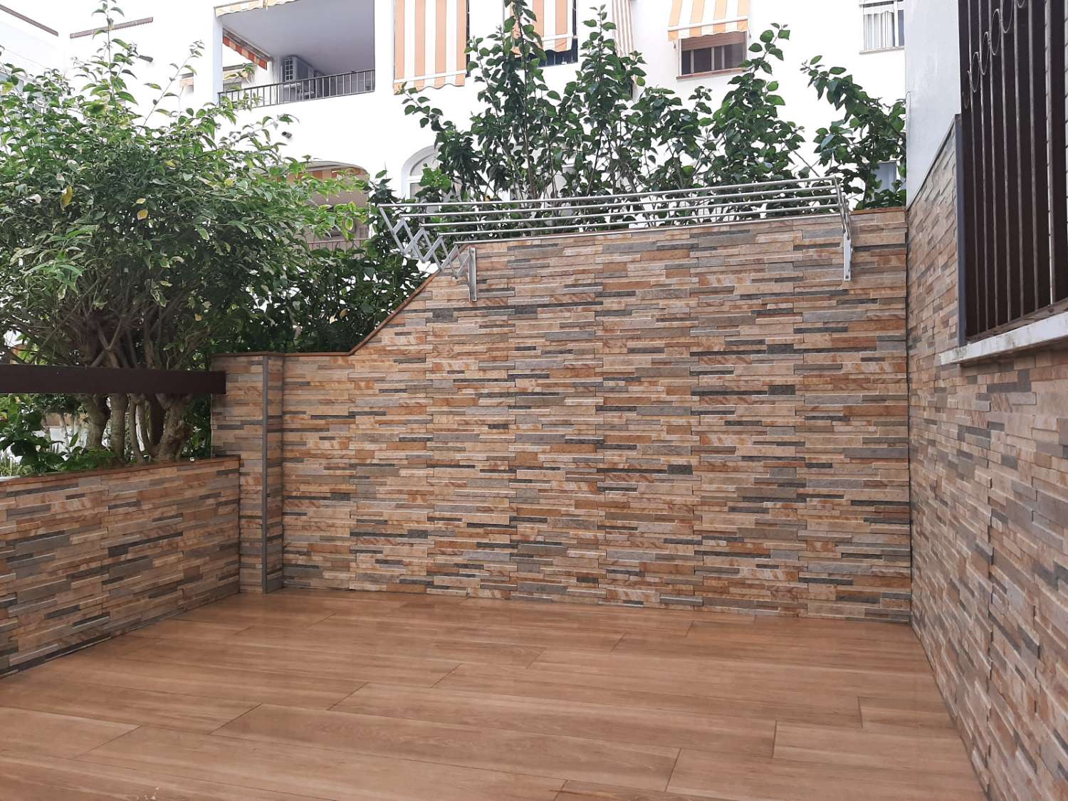 MEDIA TEMPORADA . SE ALQUILA BONITO APARTAMENTO EN PLANTA  BAJA   1.9.26 30.6,27 ENBENALMADENA