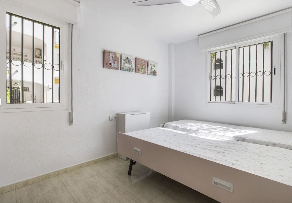 MEDIA TEMPORADA . SE ALQUILA BONITO APARTAMENTO EN PLANTA  BAJA   1.9.26 30.6,27 ENBENALMADENA