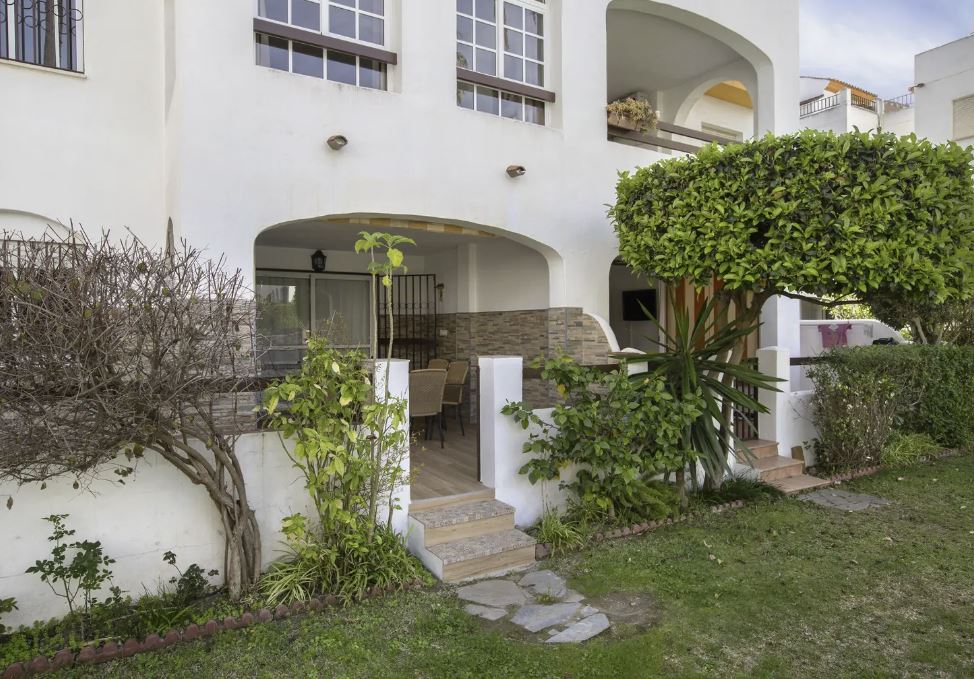 MEDIA TEMPORADA . SE ALQUILA BONITO APARTAMENTO EN PLANTA  BAJA   1.9.26 30.6,27 ENBENALMADENA