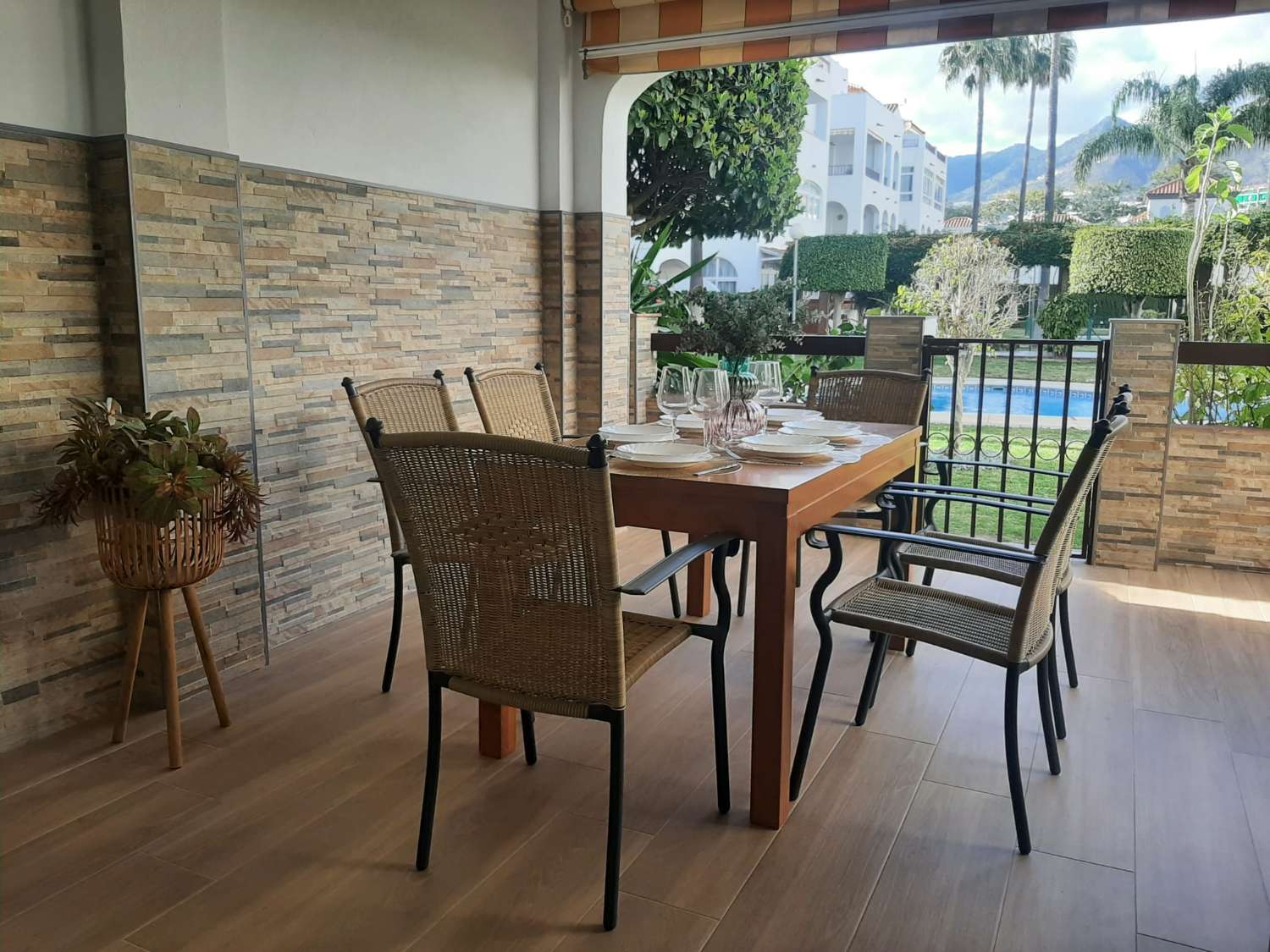 MEDIA TEMPORADA . SE ALQUILA BONITO APARTAMENTO EN PLANTA  BAJA   1.9.26 30.6,27 ENBENALMADENA