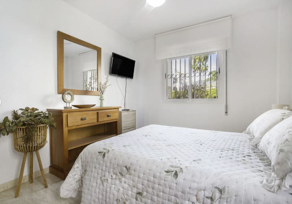 MEDIA TEMPORADA . SE ALQUILA BONITO APARTAMENTO EN PLANTA  BAJA   1.9.26 30.6,27 ENBENALMADENA