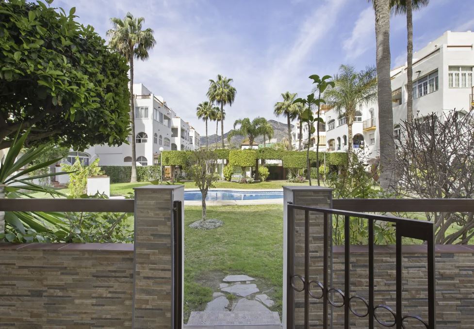 MEDIA TEMPORADA . SE ALQUILA BONITO APARTAMENTO EN PLANTA  BAJA   1.9.26 30.6,27 ENBENALMADENA