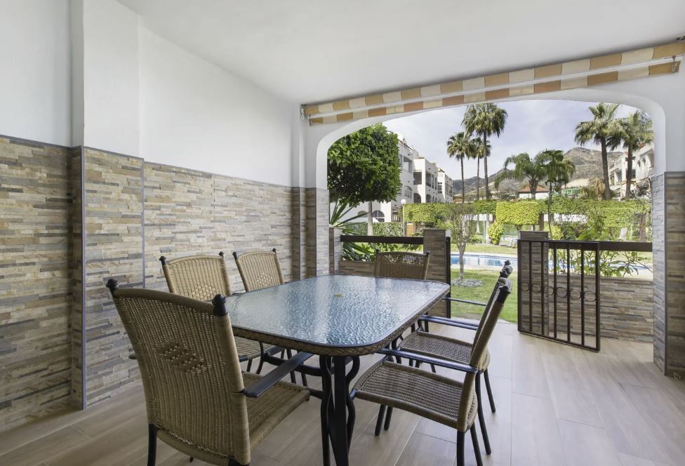 MEDIA TEMPORADA . SE ALQUILA BONITO APARTAMENTO EN PLANTA  BAJA   1.9.26 30.6,27 ENBENALMADENA