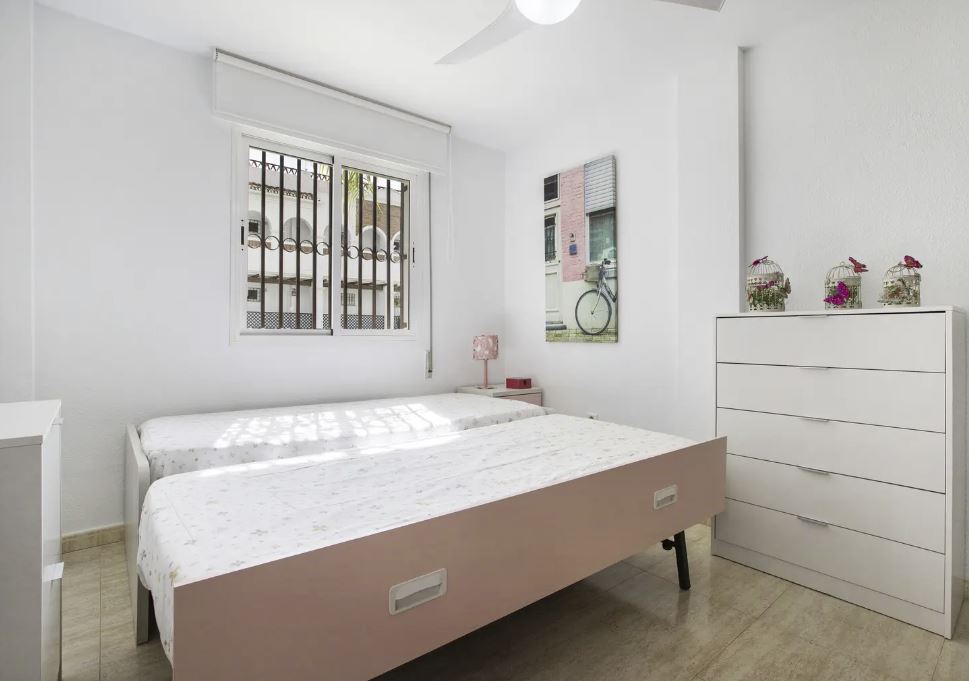 MEDIA TEMPORADA . SE ALQUILA BONITO APARTAMENTO EN PLANTA  BAJA   1.9.26 30.6,27 ENBENALMADENA