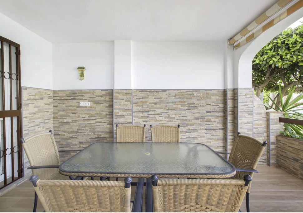 MEDIA TEMPORADA . SE ALQUILA BONITO APARTAMENTO EN PLANTA  BAJA   1.9.26 30.6,27 ENBENALMADENA