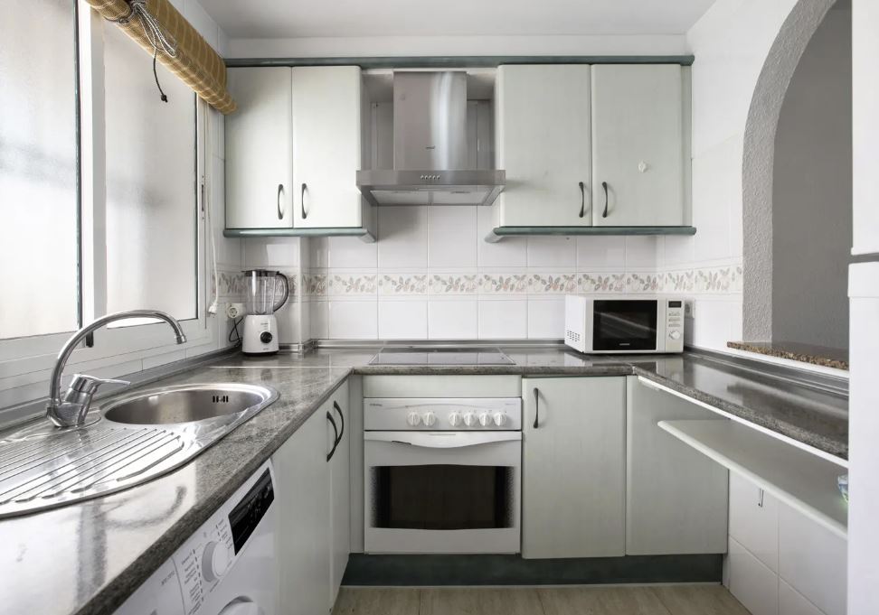 MEDIA TEMPORADA . SE ALQUILA BONITO APARTAMENTO EN PLANTA  BAJA   1.9.26 30.6,27 ENBENALMADENA