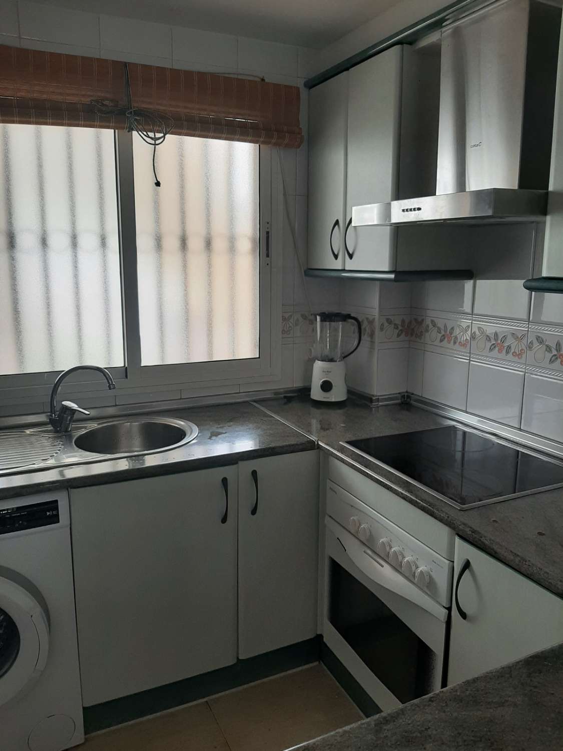 MEDIA TEMPORADA . SE ALQUILA BONITO APARTAMENTO EN PLANTA  BAJA   1.9.26 30.6,27 ENBENALMADENA