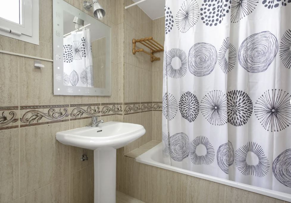 MEDIA TEMPORADA . SE ALQUILA BONITO APARTAMENTO EN PLANTA  BAJA   1.9.26 30.6,27 ENBENALMADENA