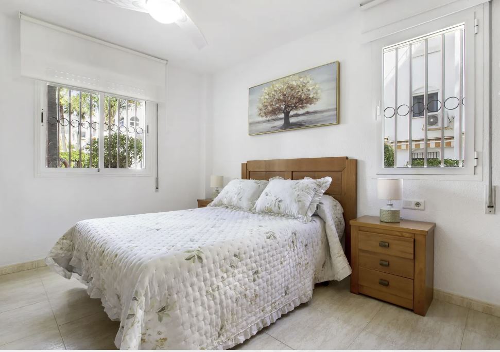 MEDIA TEMPORADA . SE ALQUILA BONITO APARTAMENTO EN PLANTA  BAJA   1.9.26 30.6,27 ENBENALMADENA