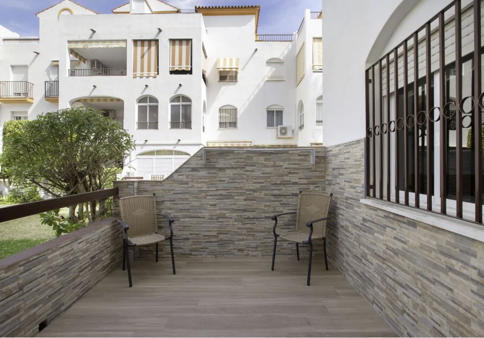 MEDIA TEMPORADA . SE ALQUILA BONITO APARTAMENTO EN PLANTA  BAJA   1.9.26 30.6,27 ENBENALMADENA