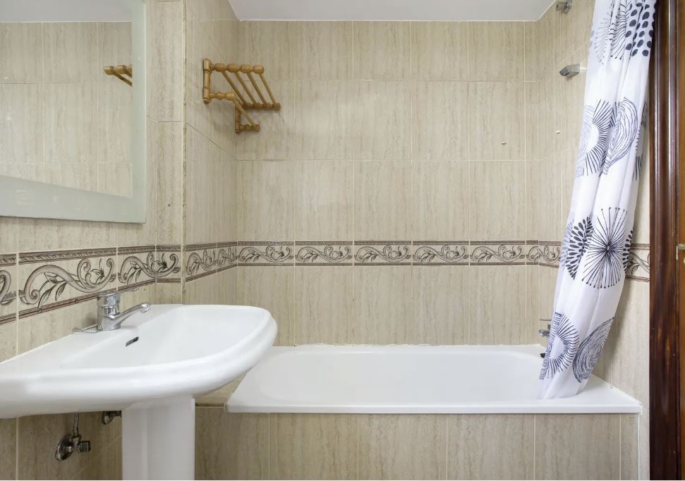 MEDIA TEMPORADA . SE ALQUILA BONITO APARTAMENTO EN PLANTA  BAJA   1.9.26 30.6,27 ENBENALMADENA