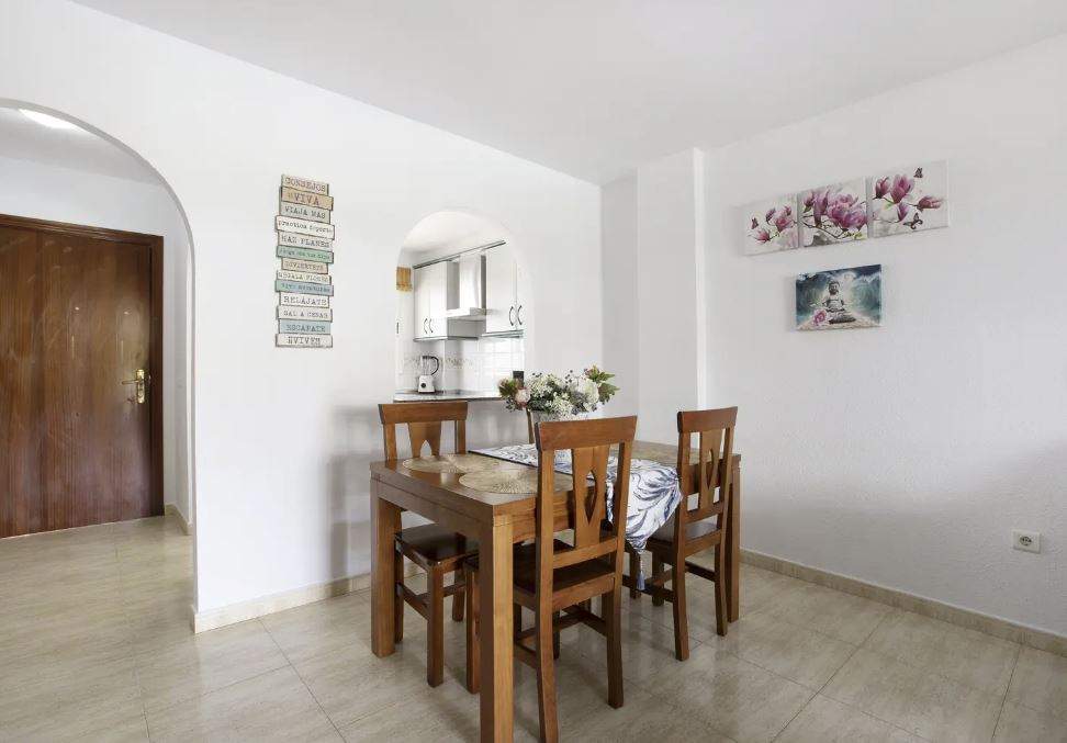 MEDIA TEMPORADA . SE ALQUILA BONITO APARTAMENTO EN PLANTA  BAJA   1.9.26 30.6,27 ENBENALMADENA