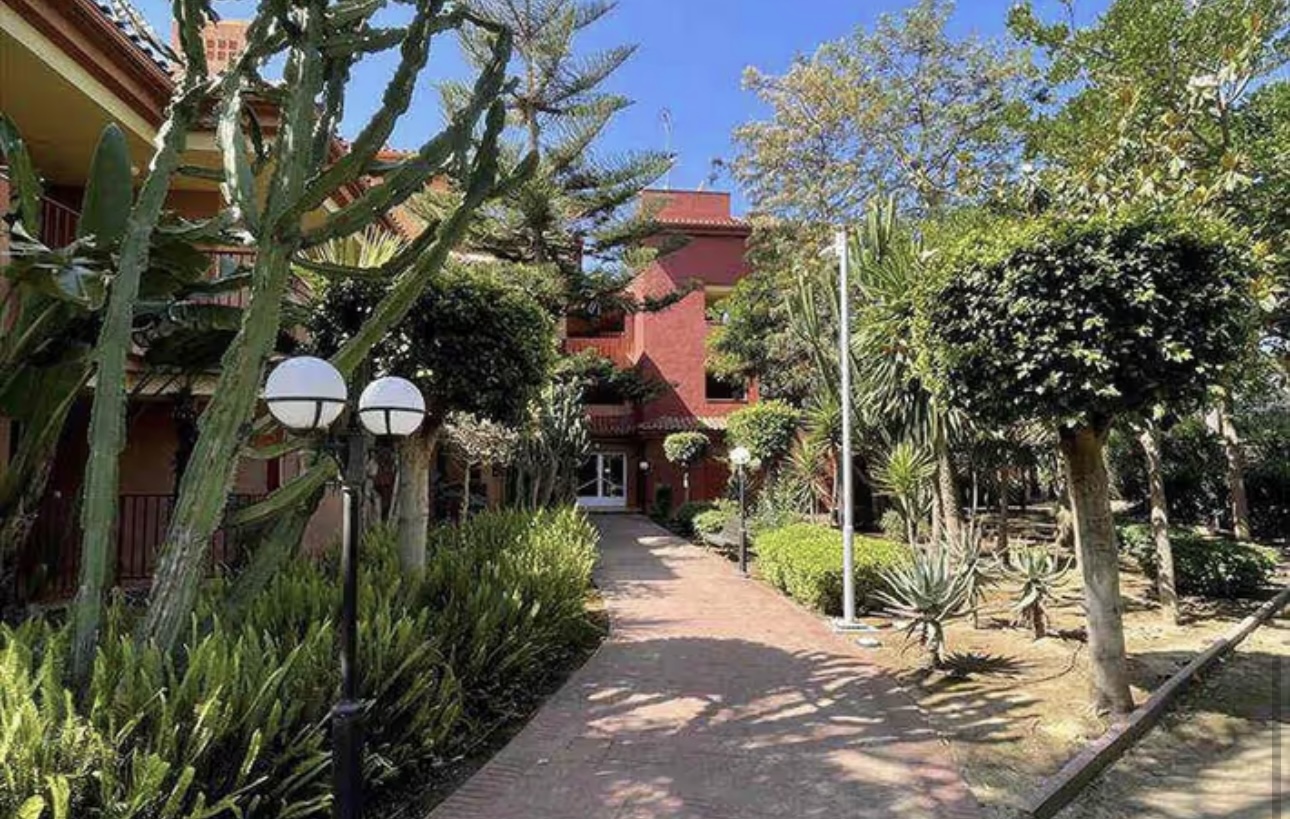 SE ALQUILA DESDE 16.4.26 - 30.6.26  y  DE 1.10.26-15.6-27  PRECIOSO   APARTAMENTO CON VISTAS AL MAR EN MARBELLA