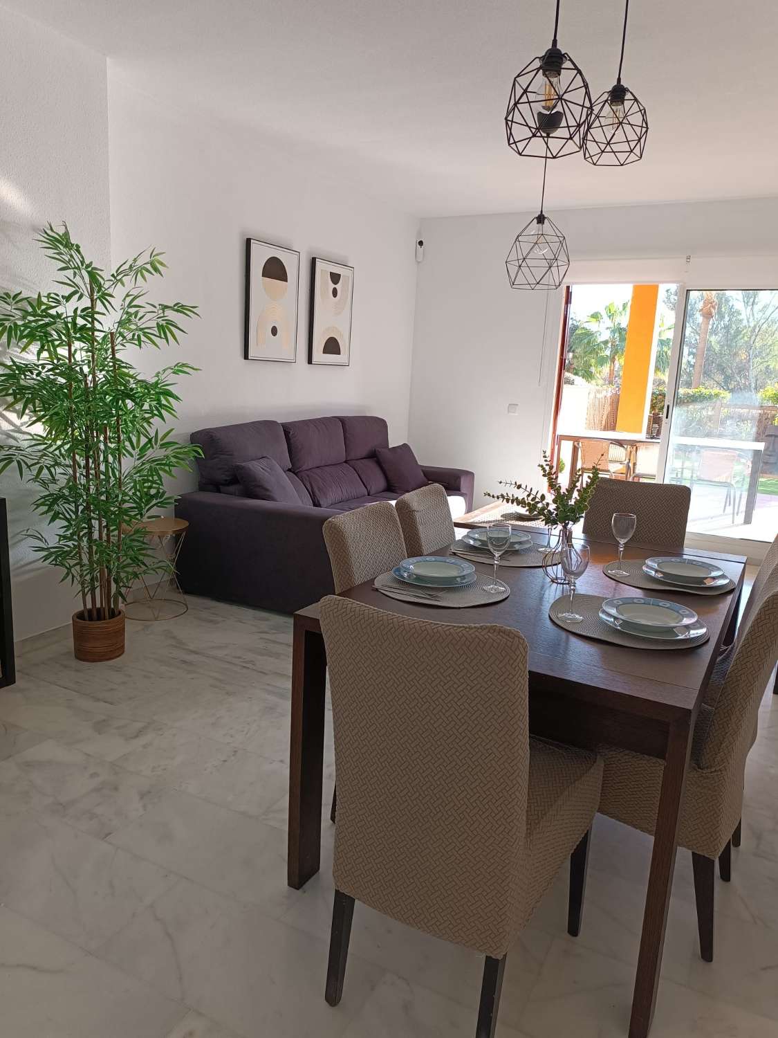 SE ALQUILA DESDE 16.4.26 - 30.6.26  y  DE 1.10.26-15.6-27  PRECIOSO   APARTAMENTO CON VISTAS AL MAR EN MARBELLA