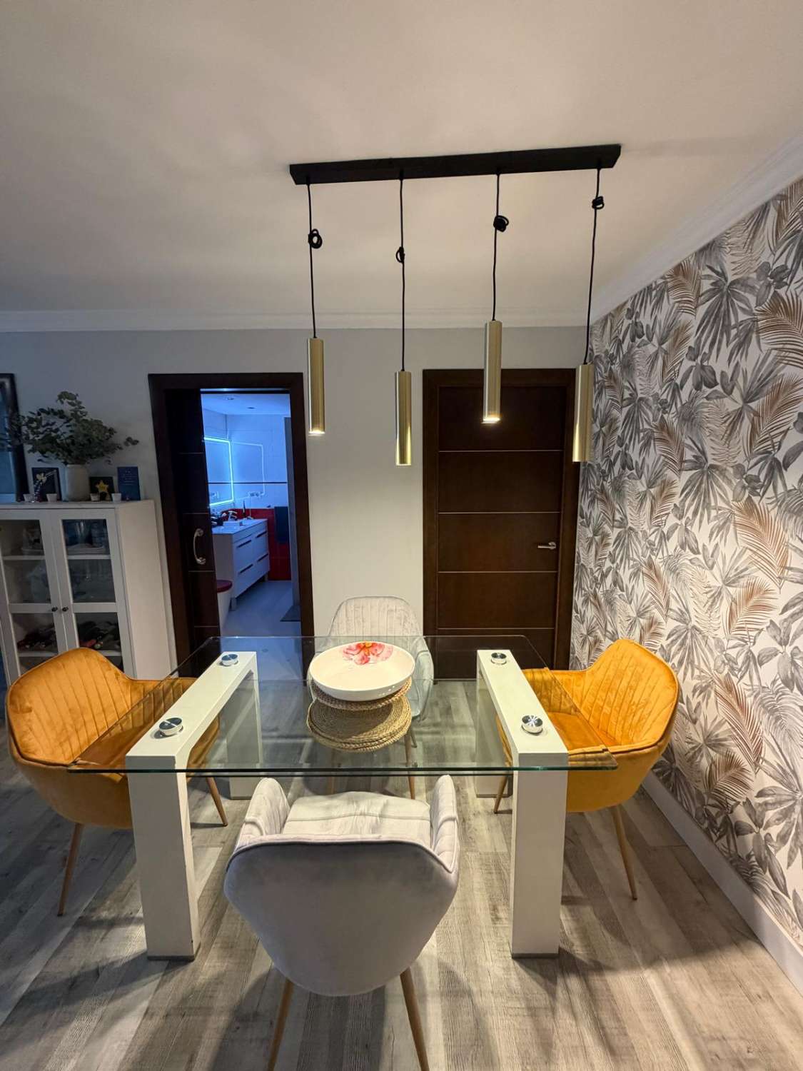 MEDIA TEMPORADA . SE ALQUILA  DESDE 1.10.26 - 31.05.27  MAGNIFICO APARTAMENTO CON VISTAS AL MAR EN EL BAJONDILLO (TORREMOLINOS)