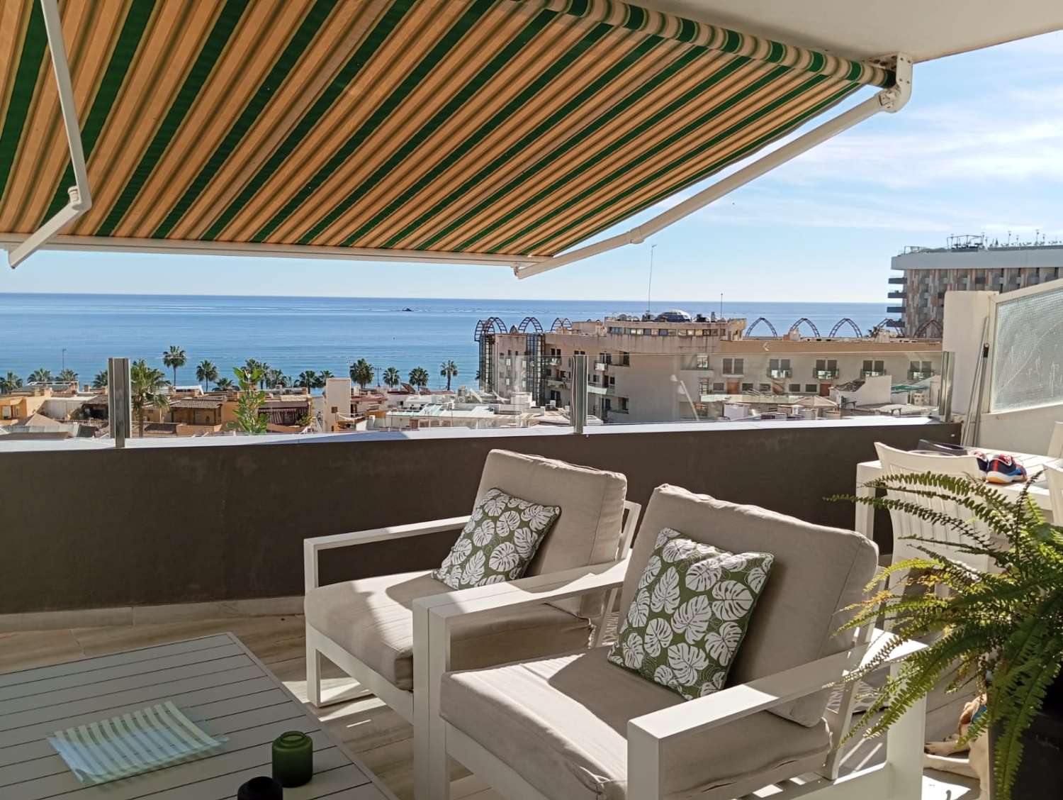 MEDIA TEMPORADA . SE ALQUILA  DESDE 1.10.26 - 31.05.27  MAGNIFICO APARTAMENTO CON VISTAS AL MAR EN EL BAJONDILLO (TORREMOLINOS)