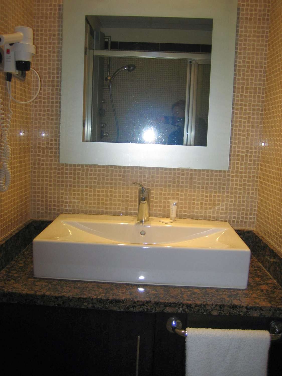 SE ALQUILA  DESDE 02.04.26.-30.6.26 Y DESDE 01/09/2026-30/06/2027 BONITO APARTAMENTO CON VISTAS AL MAR A 200 METROS DE LA PLAYA EN BENALMADENA