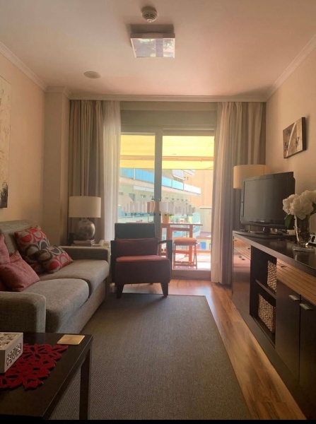 SE ALQUILA  DESDE 02.04.26.-30.6.26 Y DESDE 01/09/2026-30/06/2027 BONITO APARTAMENTO CON VISTAS AL MAR A 200 METROS DE LA PLAYA EN BENALMADENA