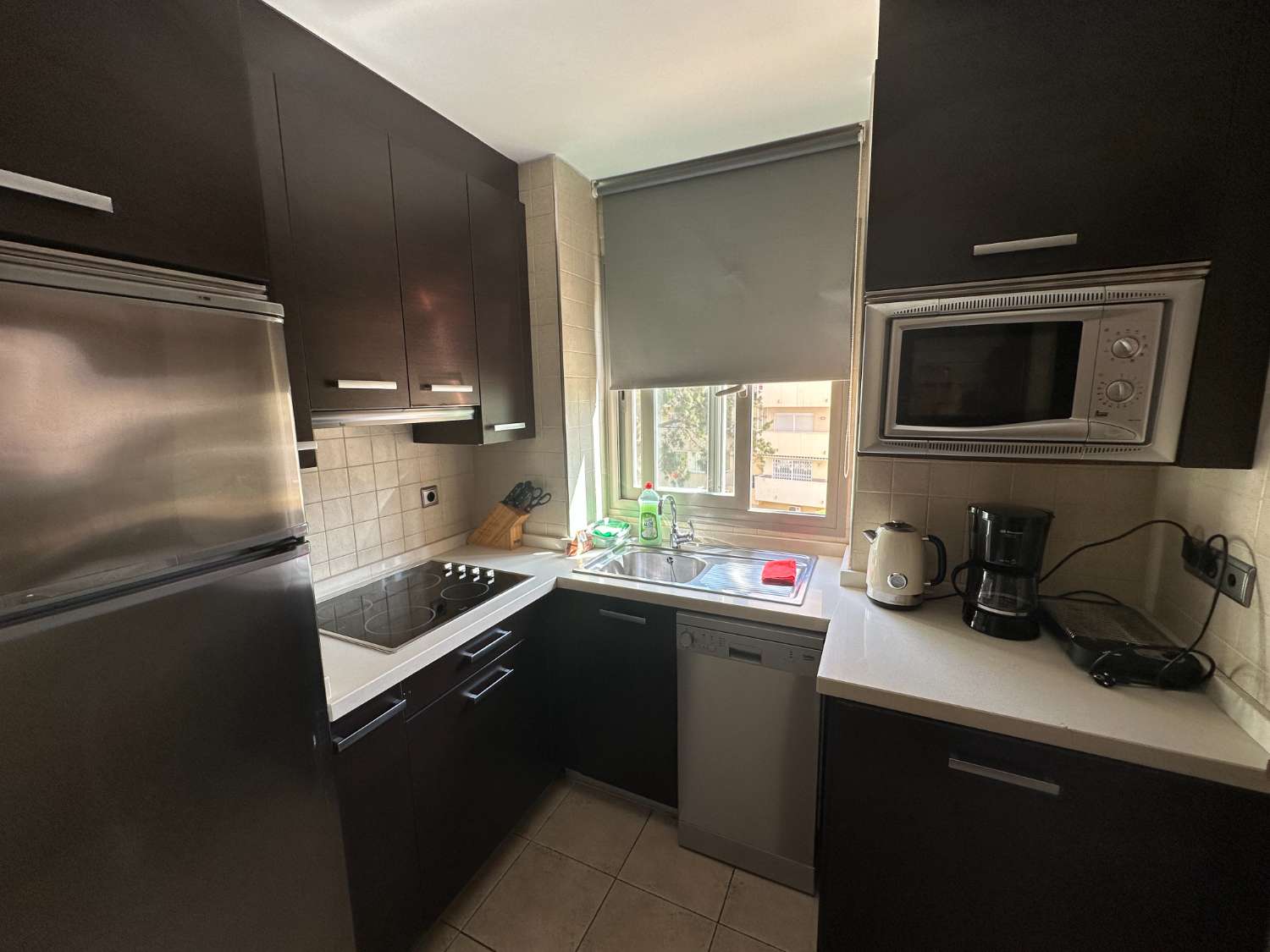 SE ALQUILA  DESDE 02.04.26.-30.6.26 Y DESDE 01/09/2026-30/06/2027 BONITO APARTAMENTO CON VISTAS AL MAR A 200 METROS DE LA PLAYA EN BENALMADENA