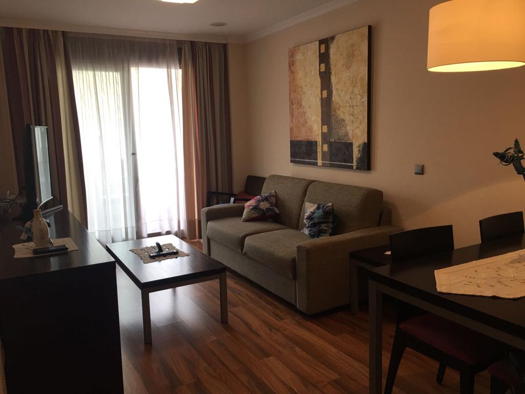 SE ALQUILA  DESDE 02.04.26.-30.6.26 Y DESDE 01/09/2026-30/06/2027 BONITO APARTAMENTO CON VISTAS AL MAR A 200 METROS DE LA PLAYA EN BENALMADENA