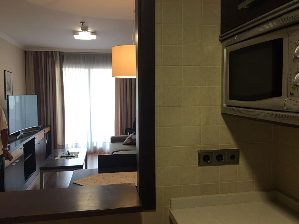 SE ALQUILA  DESDE 02.04.26.-30.6.26 Y DESDE 01/09/2026-30/06/2027 BONITO APARTAMENTO CON VISTAS AL MAR A 200 METROS DE LA PLAYA EN BENALMADENA