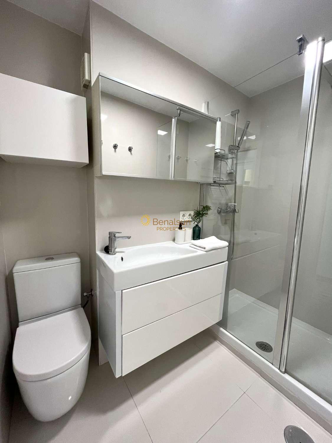 Se alquila  desde 01/09/2026- 30/06/2027  HERMOSO APARTAMENTO EN PLENO TORREMOLINOS CENTRO.