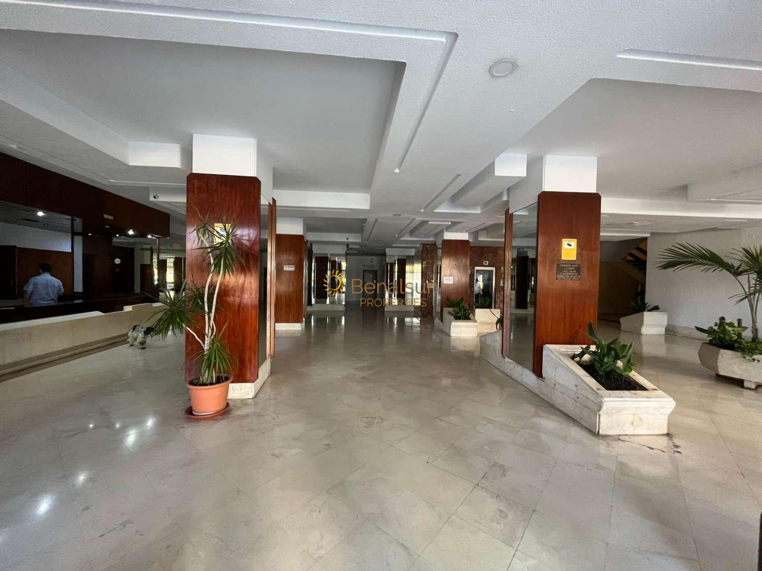 Se alquila  desde 01/09/2026- 30/06/2027  HERMOSO APARTAMENTO EN PLENO TORREMOLINOS CENTRO.