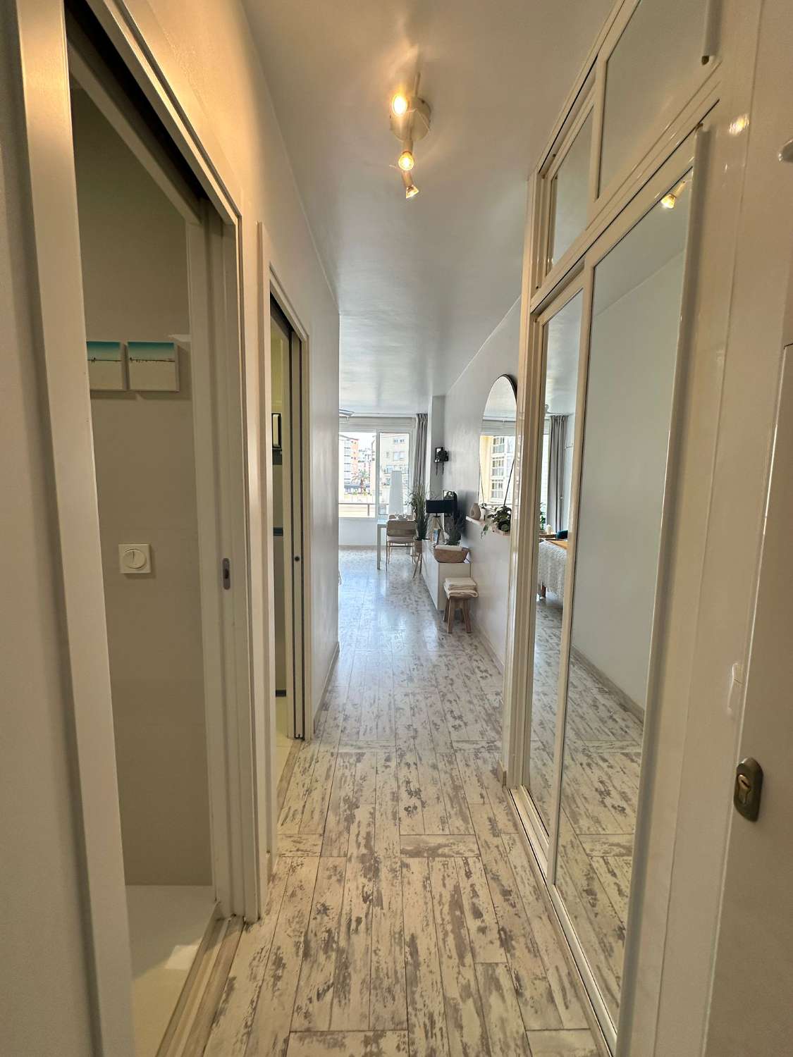 Se alquila  desde 01/09/2026- 30/06/2027  HERMOSO APARTAMENTO EN PLENO TORREMOLINOS CENTRO.