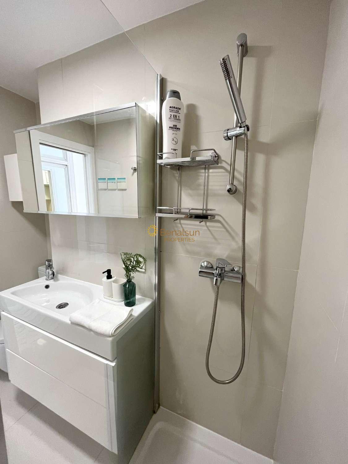 Se alquila  desde 01/09/2026- 30/06/2027  HERMOSO APARTAMENTO EN PLENO TORREMOLINOS CENTRO.